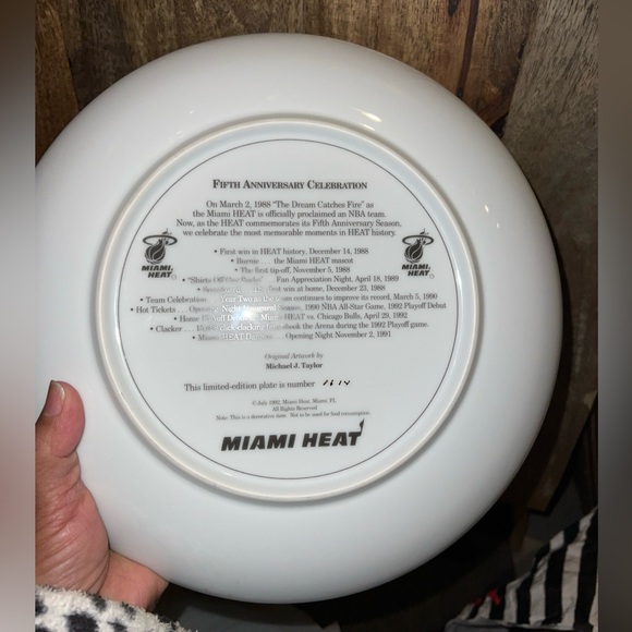 MIAMI HEAT 5th Anniversary celeb.,collectible plate . Dinner size plate. - Picture 6 of 7